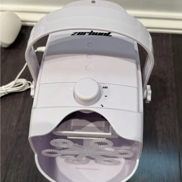 NWOT Zehunt White Electric Bubble Machine - Picture 2 of 6